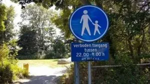 Politie maakt einde aan feestje bij De Wiel