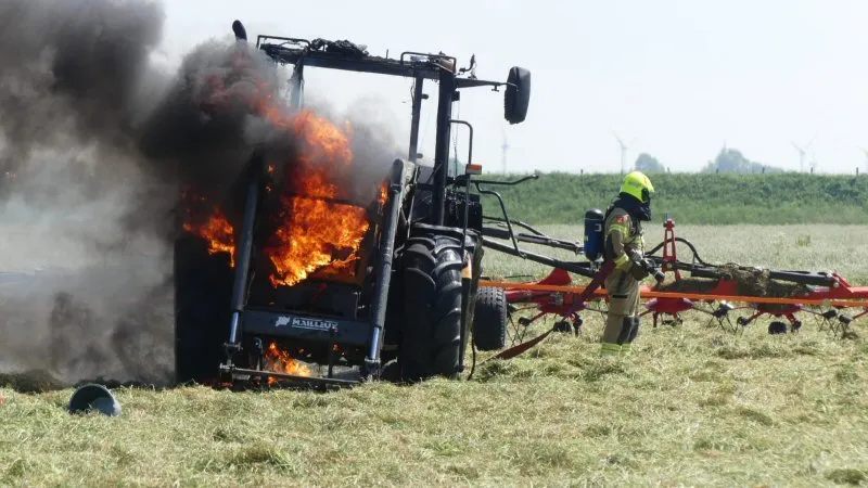 Tractor uitgebrand bij Schagen