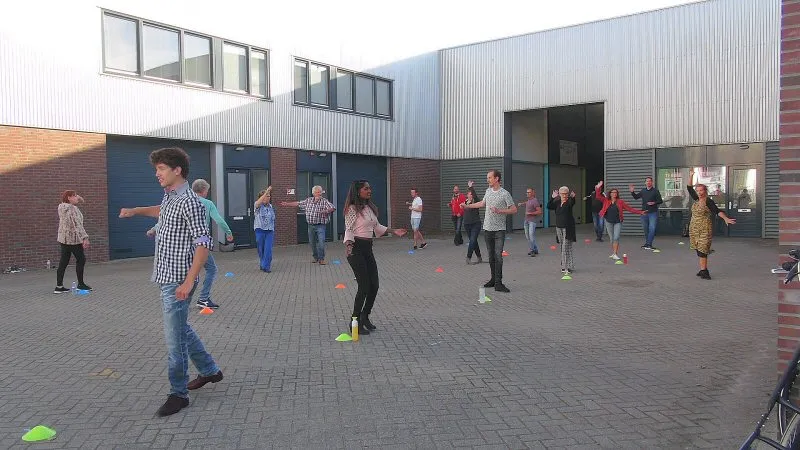 Dansschool Sizzling Salsa danst buiten