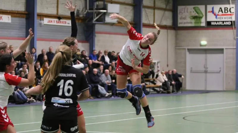 Nieuwe vloer is klaar voor top handbal