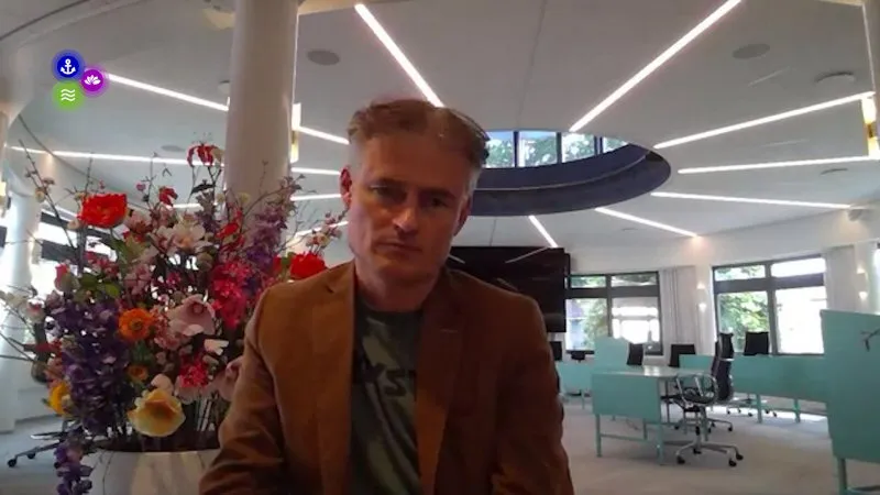 Van der Veek praat Facebook half uur vlot vol